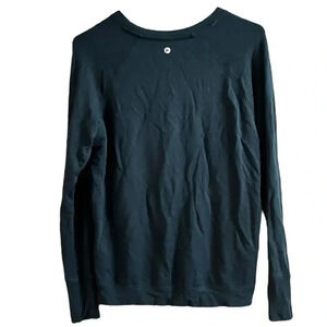 Active life crewneck top size small is crafted from a soft knit fabric,